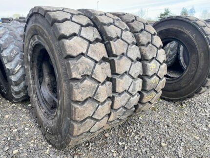 Opony przemysłowe 12.00-20 TRELLEBORG T-900 / 70% BIEŻNIKA