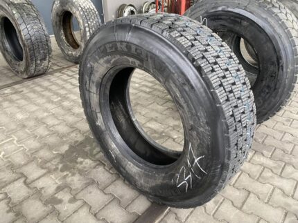 Opony ciężarowe  315/70R22.5 BIEŻNIKOWANA KRAIBURG K-204 TYP KOSTKA / 17mm
