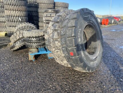  Opony przemysłowe  8.25-15 GUMASOL PEŁNA / 100% bieżnika