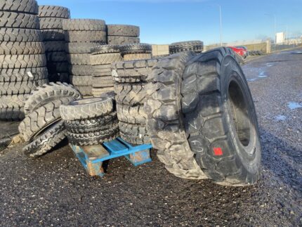 Opony przemysłowe  8.25-15 GUMASOL PEŁNA / 100% bieżnika