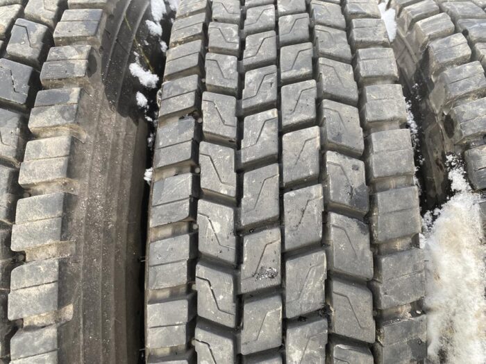Opony ciężarowe  9.5R17.5 HANKOOK DH05 / 99% bieżnika