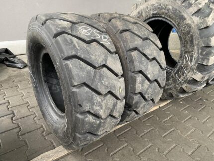 Opony przemysłowe  315/70R15, 300R15 MICHELIN XZM / 85% Bieżnika