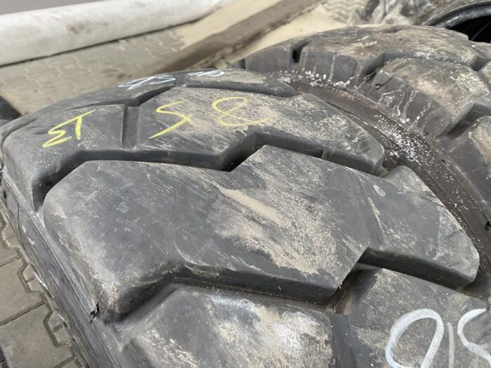 Opony przemysłowe  315/70R15, 300R15 MICHELIN XZM / 85% Bieżnika