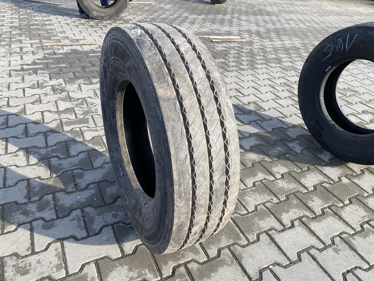 Opona do ciężarówek 235/75R17.5 UNIROYAL TH40 / 10-11mm Opony ciężarowe 235/75R17.5 UNIROYAL TH40 / 10-11mm