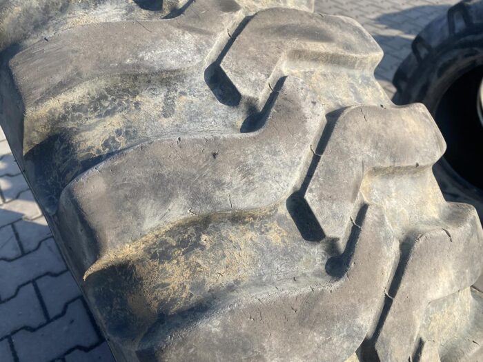 Opony przemysłowe, Opony rolnicze  365/70R18 CONTINENTAL 70E RADIAL / 85% Bieżnika