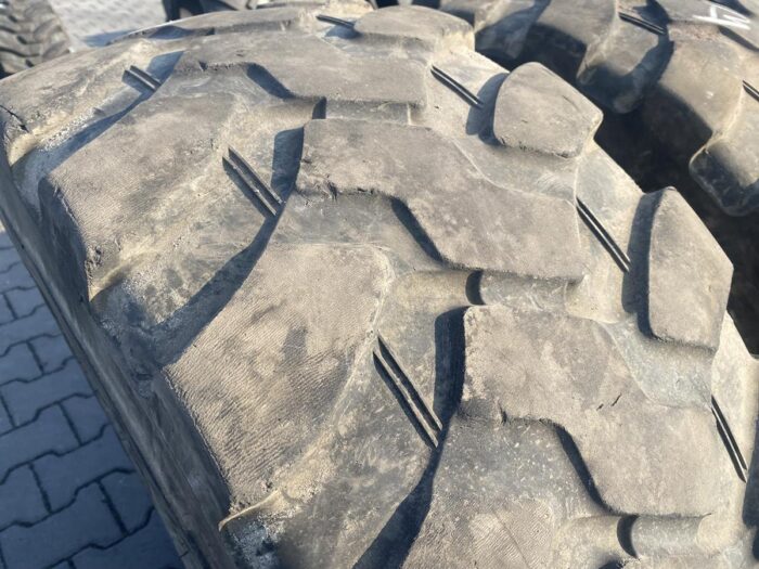 Opony przemysłowe  405/70R18, 16/70R18 ADVANCE GLR15-M2 / 50% Bieżnika