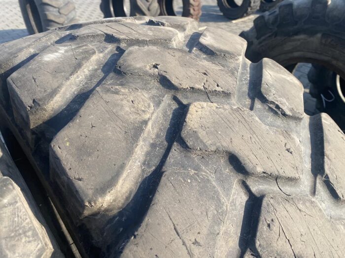 Opony przemysłowe  400/70R20 BKT MULTI MAX MP527 / 60% Bieżnika