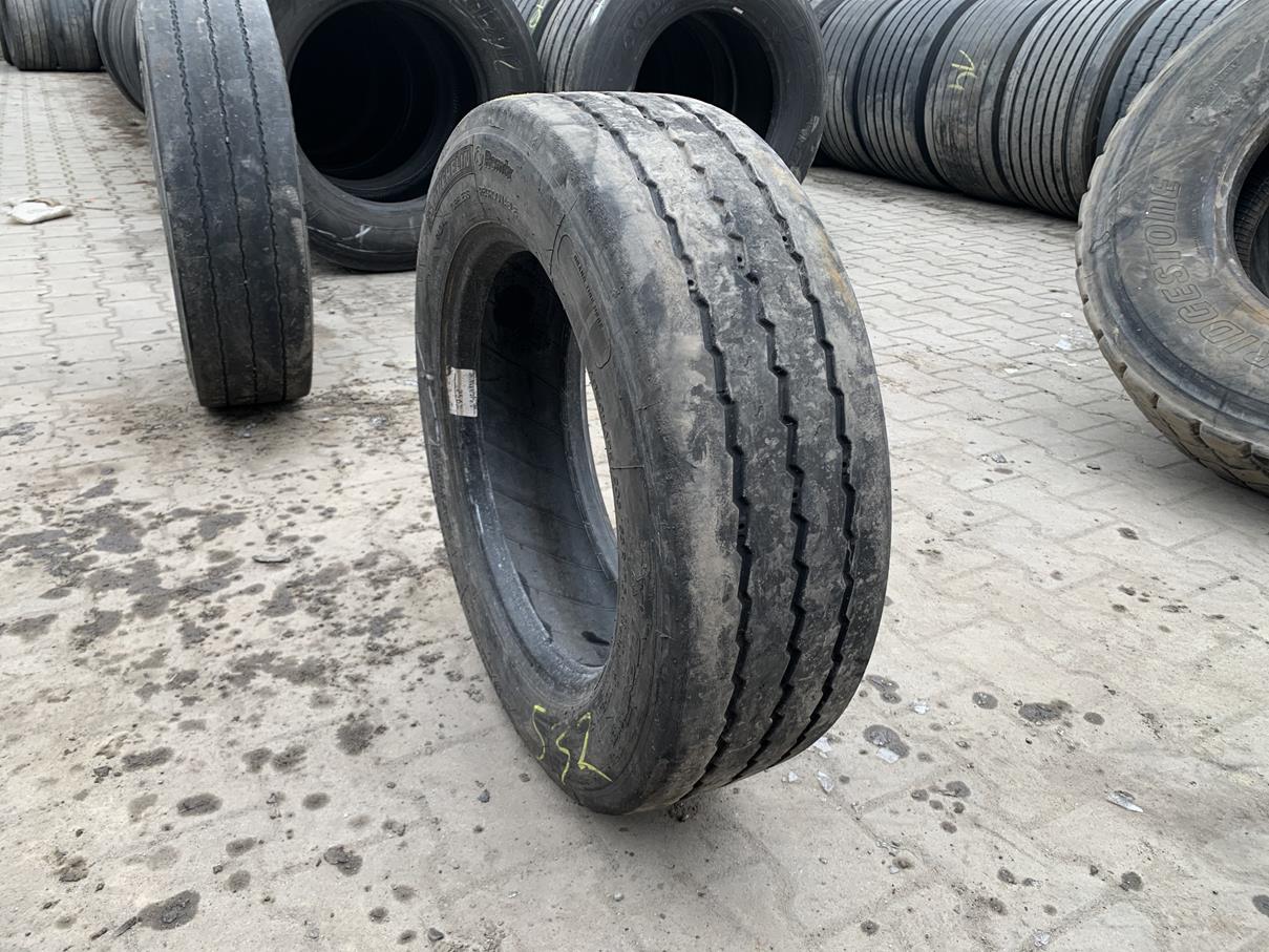 Opona ciężarowa 445/45R19.5 BRIDGESTONE ECOPIA H-TRAILER 002 / 11mm Opony ciężarowe 205/65R17.5 MICHELIN X MAXITRAILER XTA+E / 5-6mm