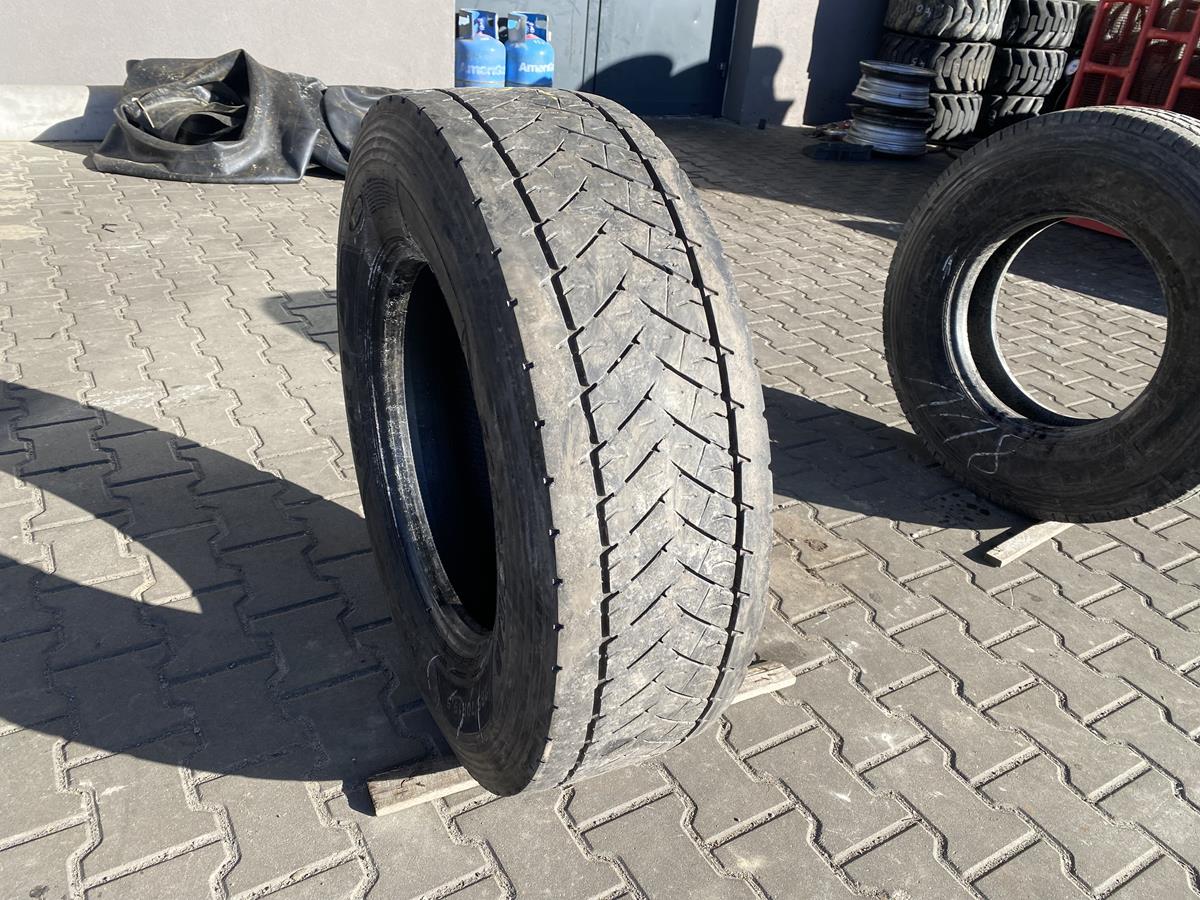 Opony do ciężarówek 285/70R19.5 GOODYEAR KMAX D / 6-9mm Opony do ciężarówek 285/70R19.5 GOODYEAR KMAX D / 6-9mm