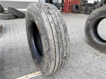  Opona używana ciężarowa przednia 315/80R22.5 PIRELLI FR:01 TRIATHLON / 15mm