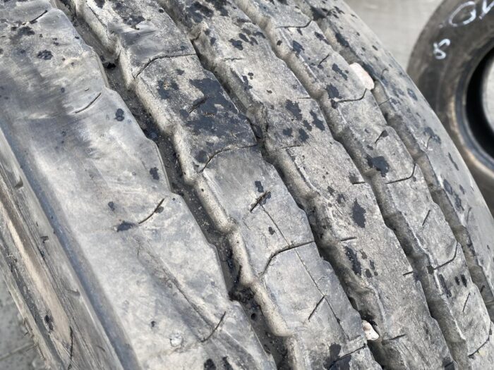 Opona używana ciężarowa przednia 315/80R22.5 PIRELLI FR:01 TRIATHLON / 15mm