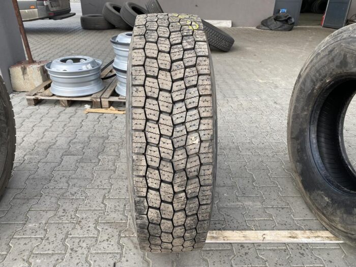 Opona używana bieżnikowana napędowa 315/80R22.5 TYP MICHELIN X MULTIWAY 3D XDE / 100% BIEŻNIKA