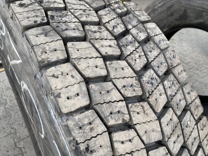 Opona używana bieżnikowana napędowa 315/80R22.5 TYP MICHELIN X MULTIWAY 3D XDE / 100% BIEŻNIKA