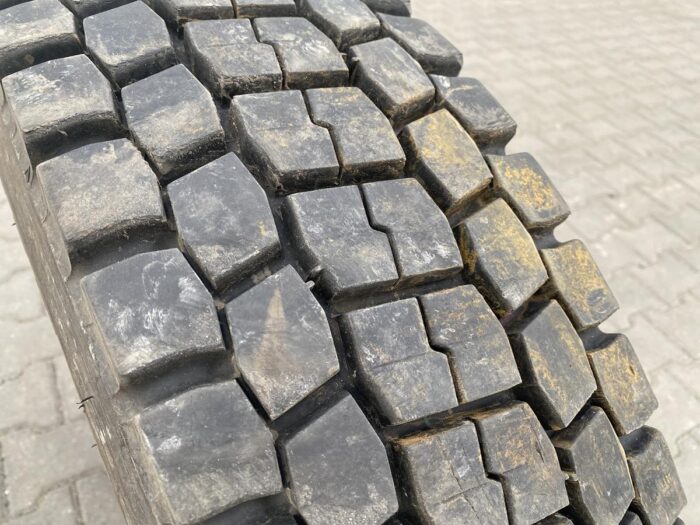 Opona ciężarowa używana napędowa 9.5R17.5 BRIDGESTONE M729 / 14mm