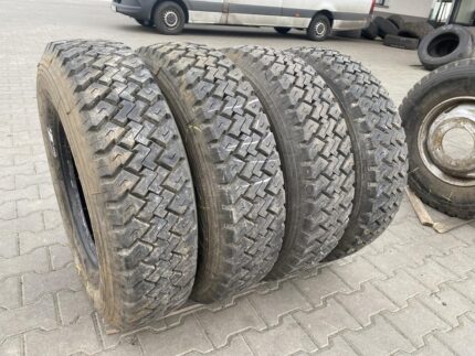 Opony używane ciężarowe napędowe 9.5R17.5 MICHELIN XZT / 15mm