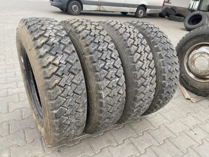 Opony używane ciężarowe napędowe 9.5R17.5 MICHELIN XZT / 15mm