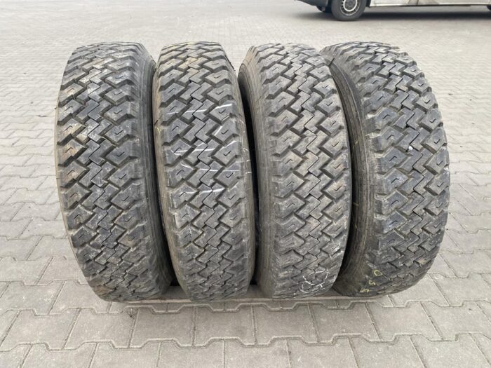 Opony używane ciężarowe napędowe 9.5R17.5 MICHELIN XZT / 15mm