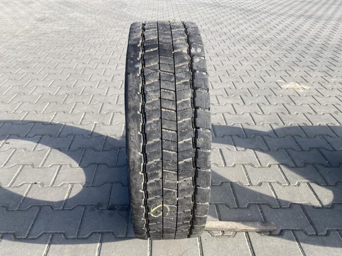 Opona używana ciężarowa napędowa 235/75R17.5 SEMPERIT RUNNER D2 / 12mm