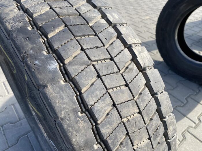 Opona używana ciężarowa napędowa 235/75R17.5 SEMPERIT RUNNER D2 / 12mm