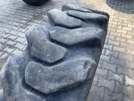 Opona używana przemysłowa do koparki kołowej 10.00-20 BRIDGESTONE FAST GRIP