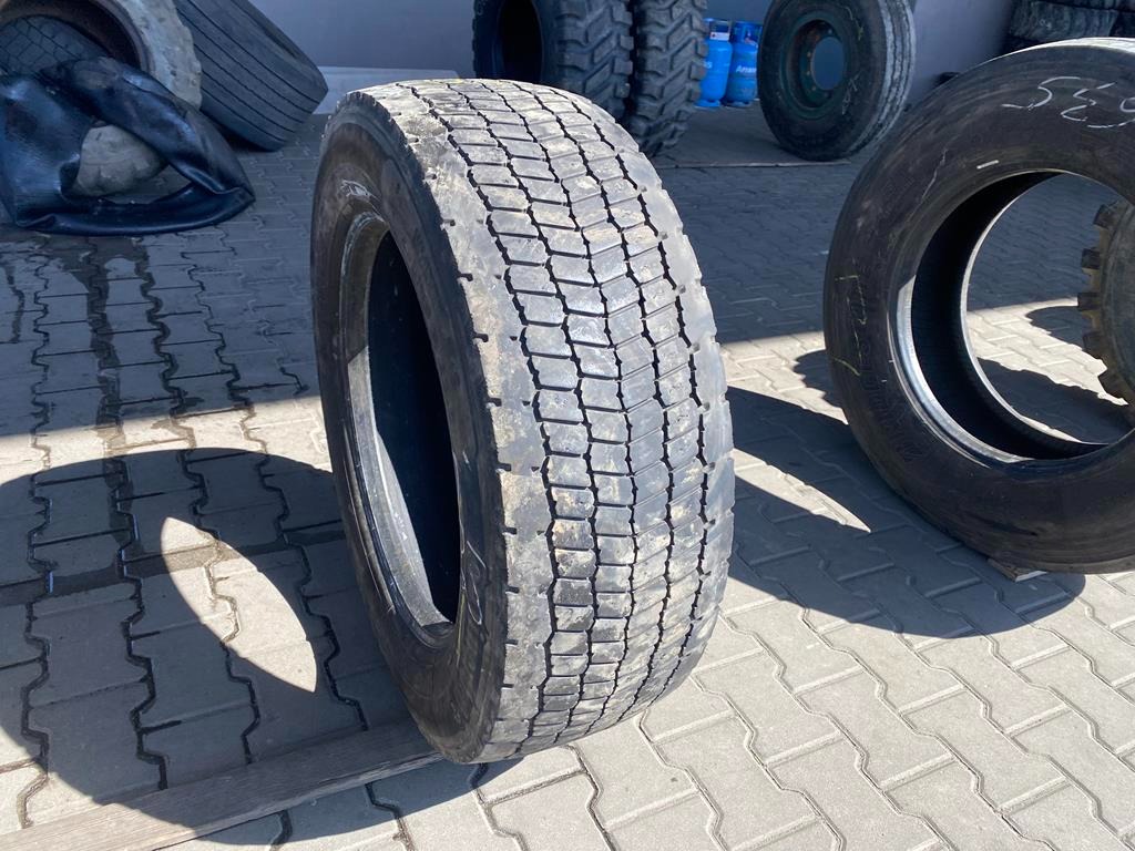 Opona ciężarowa używana prowadząca 315/70R22.5 FIRESTONE FS422 EVO PLUS / 8-9mm Opona ciężarowa używana napędowa 295/60R22.5 CONTINENTAL HDW2 SCANDINAVIA / 6-7mm