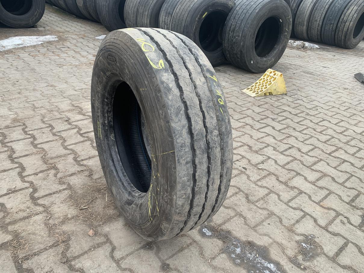 Opona używana ciężarowa naczepowa 245/70R17.5 GOODYEAR KMAX T / 9-10mm Opona używana ciężarowa naczepowa 245/70R17.5 GOODYEAR KMAX T / 9-10mm