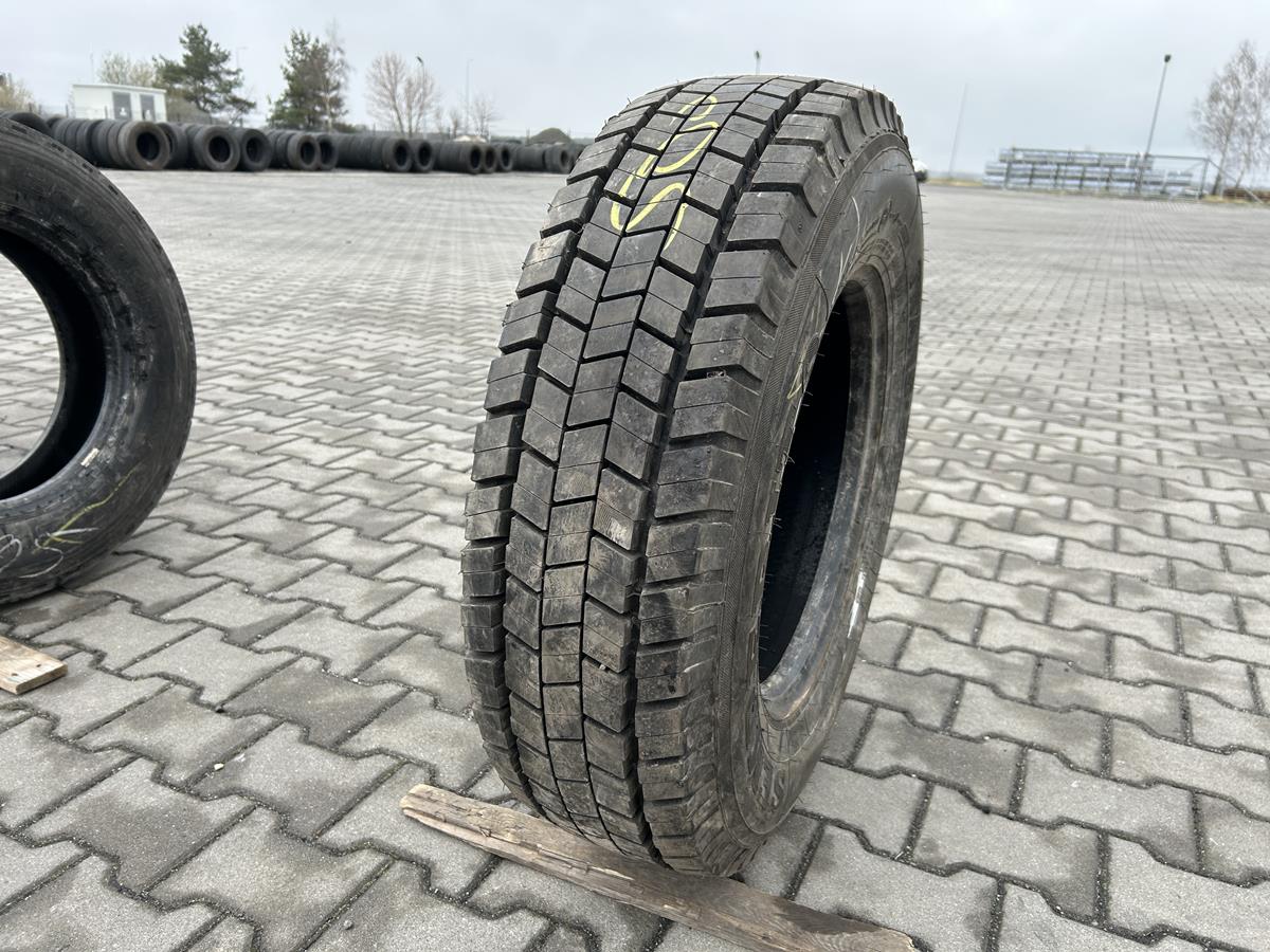 Opony używane ciężarowe napędowe 245/70R17.5 HANKOOK SMART FLEX DH35 / 8-11mm Opona używana ciężarowa napędowa 235/75R17.5 SEMPERIT TRANS-STEEL / 16mm