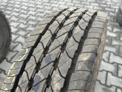 Opona używana ciężarowa przednia 235/75R17.5 GOODYEAR KMAX S / 15mm