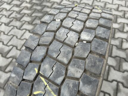 Opona używana ciężarowa napędowa 235/75R17.5 BRIDGESTONE M729 / 8-10mm