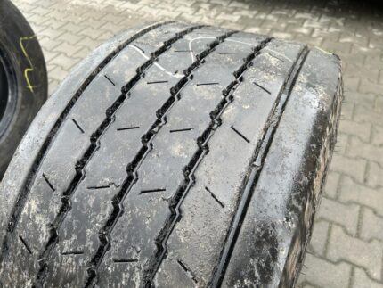 Opona używana ciężarowa naczepowa 445/45R19.5 BARUM BT300 R / 9-10mm
