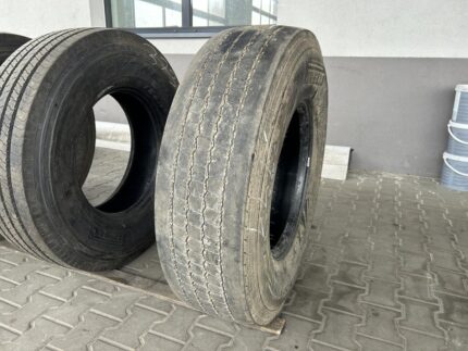  Opona używana ciężarowa przednia 315/80R22.5 PIRELLI FR:01 TRIATHLON / 9-10mm