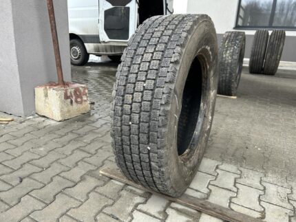 Opona używana ciężarowa napędowa 275/70R22.5 BRIDGESTONE RW-DRIVE 001 / 10-11mm