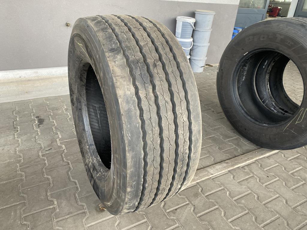 Opona używana ciężarowa naczepowa 445/45R19.5 BARUM BT300 R / 9-10mm Opona ciężarowa używana naczepowa 385/55R22.5 SAMSON GR-T2 / 14mm