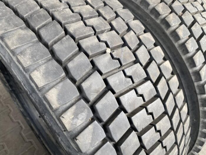 Opony ciężarowe używane napędowe 285/60R22.5 BRIDGESTONE M729 / 15-16mm