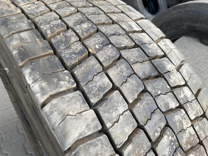 Opona ciężarowa używana napędowa 315/80R22.5 PIRELLI TR:01 TRIATHLON / 18-19mm
