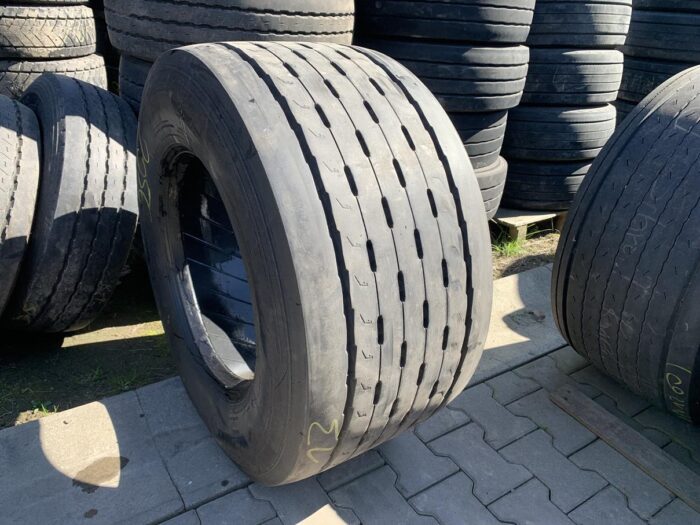 Opona używana ciężarowa do naczepy mega 445/45R19.5 MICHELIN X MULTI T HL / 10-12mm
