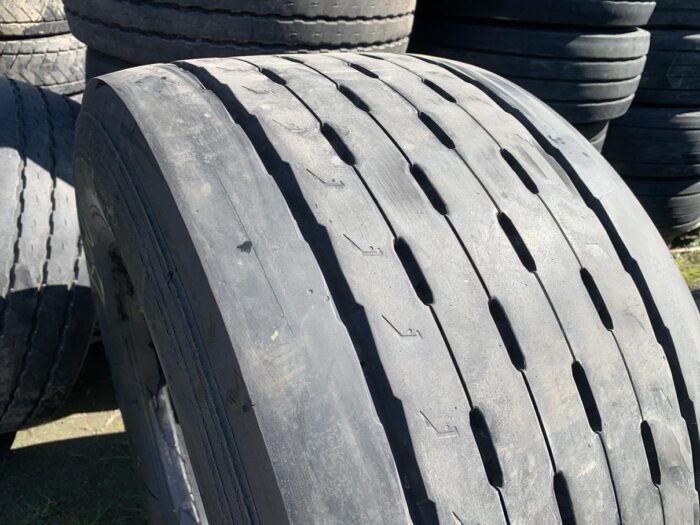 Opona używana ciężarowa do naczepy mega 445/45R19.5 MICHELIN X MULTI T HL / 10-12mm