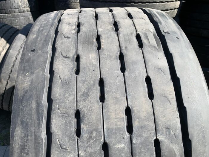Opona używana ciężarowa do naczepy mega 445/45R19.5 MICHELIN X MULTI T HL / 10-12mm