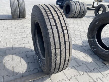  Opona używana ciężarowa prowadząca 235/75R17.5 MICHELIN XZE2 / 100% Bieżnika