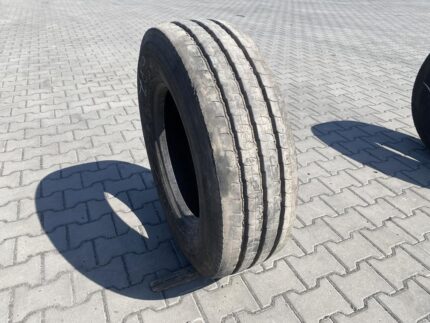  Opona ciężarowa używana prowadząca 285/70R19.5 SAVA AVANT A3 / 11-12mm