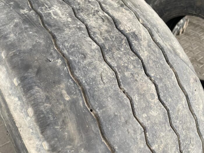 Opona ciężarowa używana naczepowa 425/65R22.5 MICHELIN XTE 2 / 6-7mm