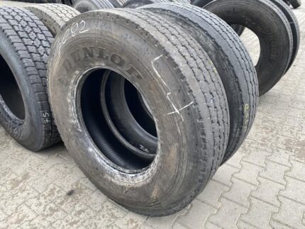Opony ciężarowe używane prowadzące 315/80R22.5 DUNLOP SP362 / 8-10mm