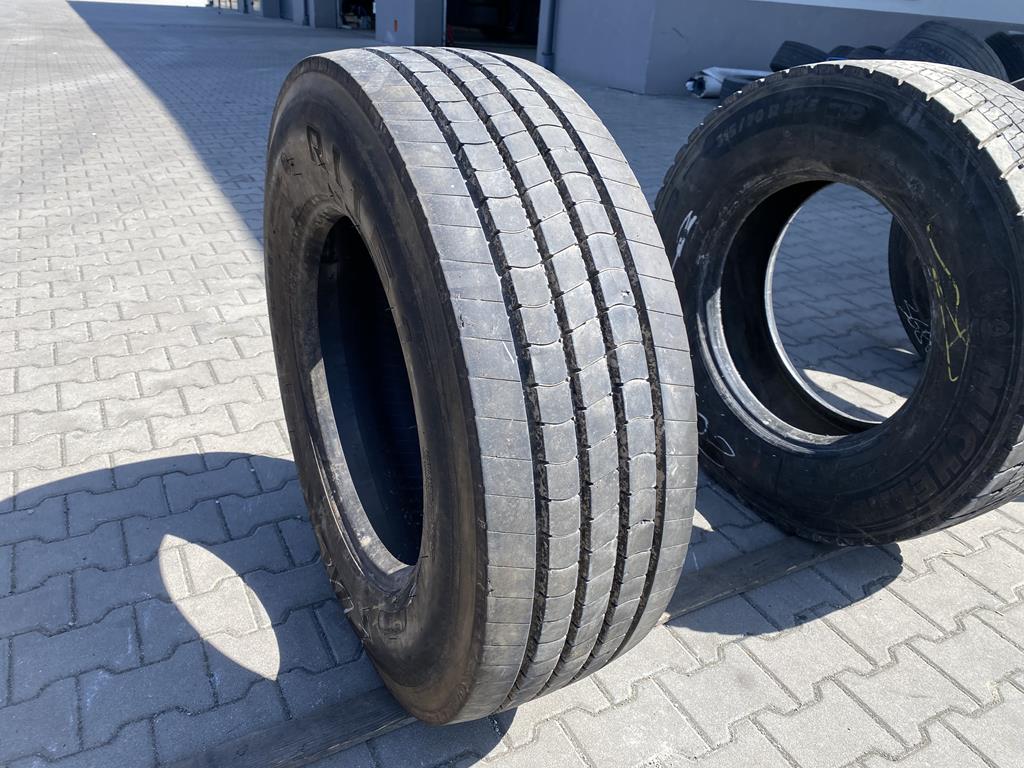 Opona ciężarowa używana prowadząca 315/70R22.5 FALKEN RI151 / 13mm Opona ciężarowa używana prowadząca 315/70R22.5 FALKEN RI151 / 13mm