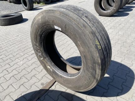 Opona ciężarowa używana prowadząca 315/70R22.5 SEMPERIT RUNNER F2 / 9-10mm