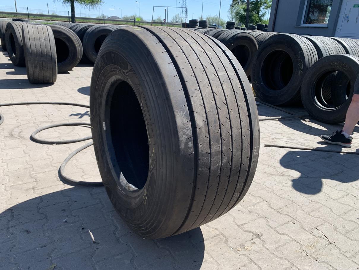 Opona używana ciężarowa naczepowa mega 435/50R19.5 GOODYEAR FUELMAX T / 10-11mm Opona używana ciężarowa naczepowa mega 435/50R19.5 GOODYEAR FUELMAX T / 10-11mm