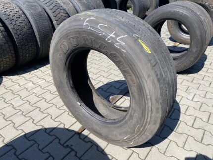 Opona używana do ciężarówki prowadząca 315/70R22.5 DUNLOP SP352 / 10-11mm