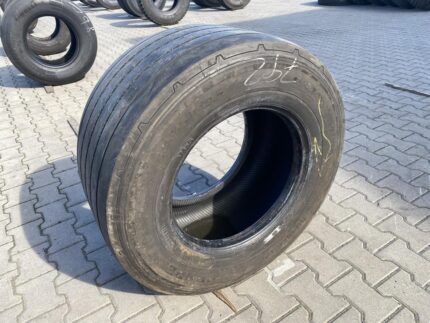 Opona ciężarowa używana naczepowa 445/45R19.5 SEMPERIT RUNNER T2 / 6-8mm