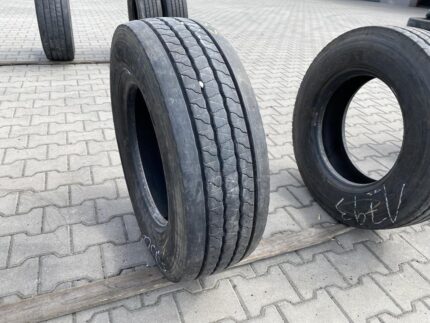  Opona ciężarowa używana prowadząca 235/75R17.5 HANKOOK SMART FLEX AH35 / 10mm
