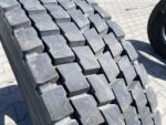 Opona ciężarowa używana napędowa 285/70R19.5 BIEŻNIKOWANA TYP MICHELIN XDE2 / 16-17mm