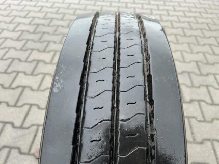Opona ciężarowa używana 215/75R17.5 DUNLOP SP246 / 10-11mm